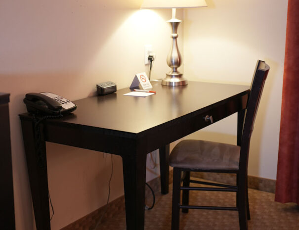 accessible-king-desk